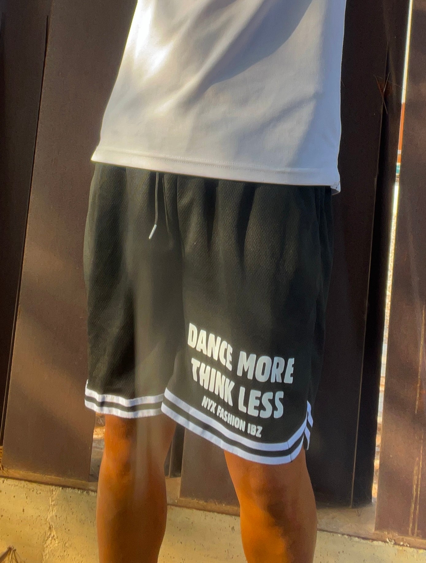 Shorts deportivos de hombre largos "Dance more think less"