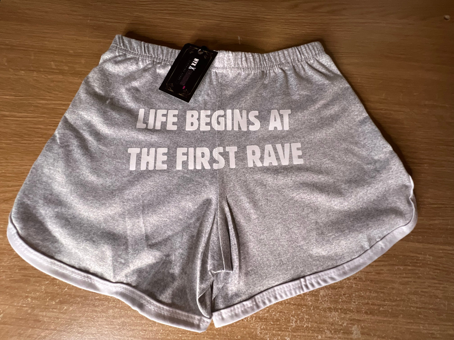 Shorts deportivos mujer life Begins at the first Rave