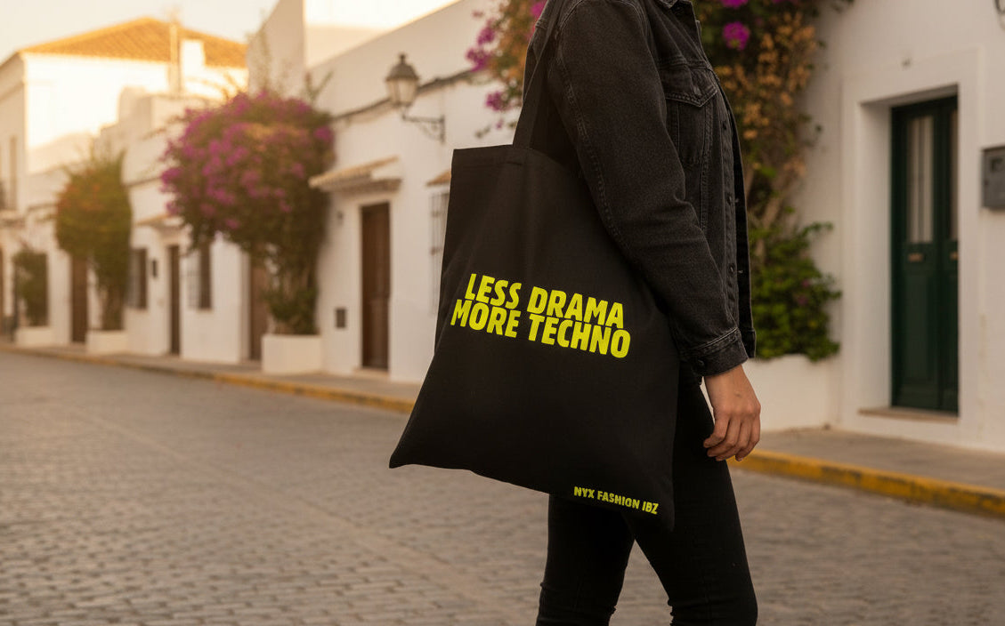 Bolso tote negro less drama more techno - Brilla en la oscuridad de Nyx Fashion Ibz