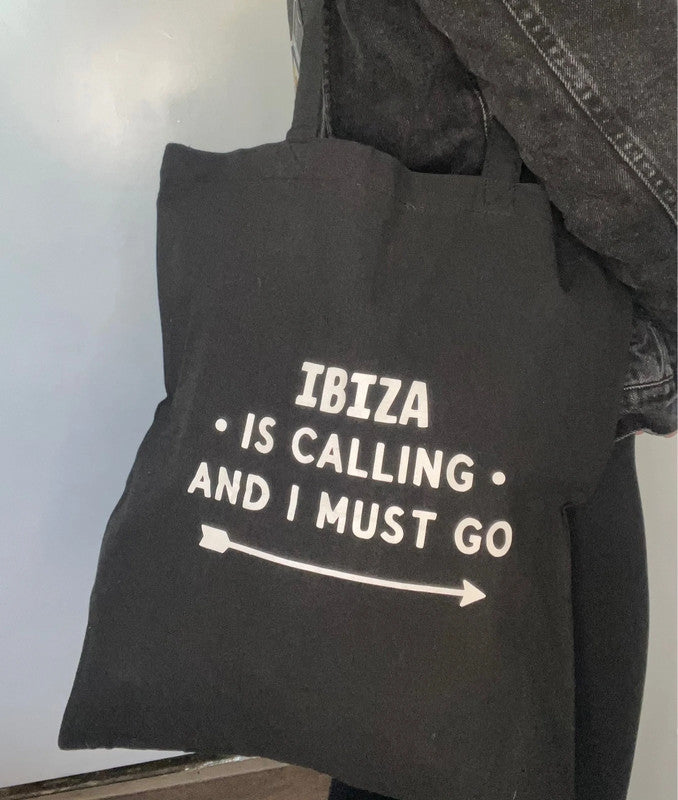 Tote bag negra Ibiza is calling de Nyx Fashion Ibz
