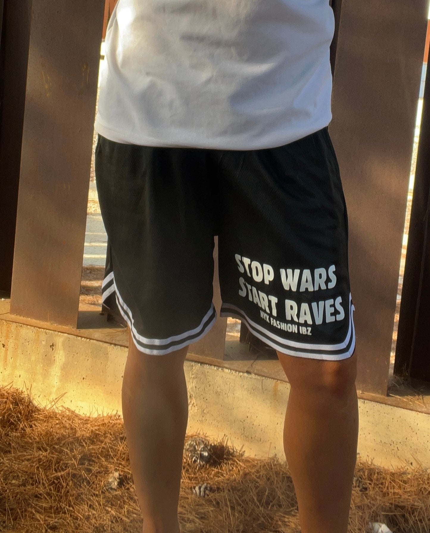 Shorts basket deportivos de hombre largos Stop Wars Start Raves