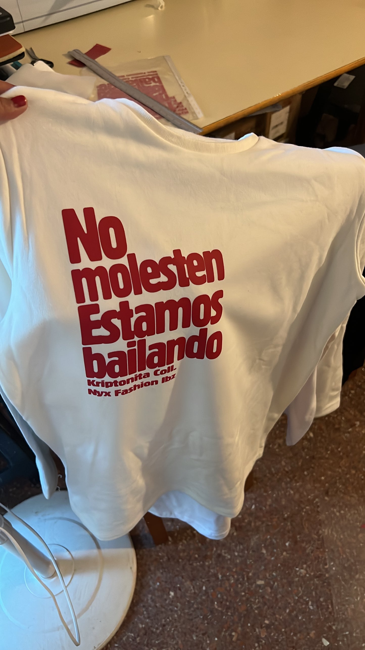 Camiseta San Fermín No molesten estamos bailando Kriptonita Coll.