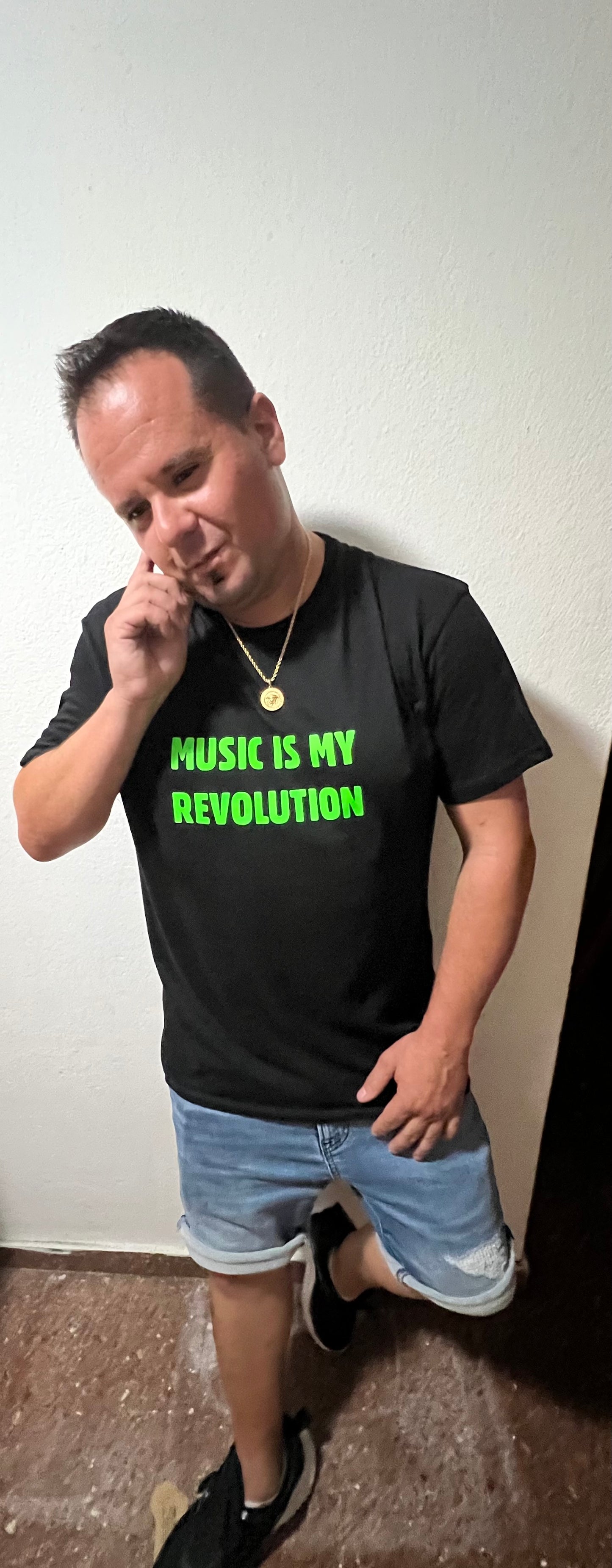 Camiseta music is my revolution algodón