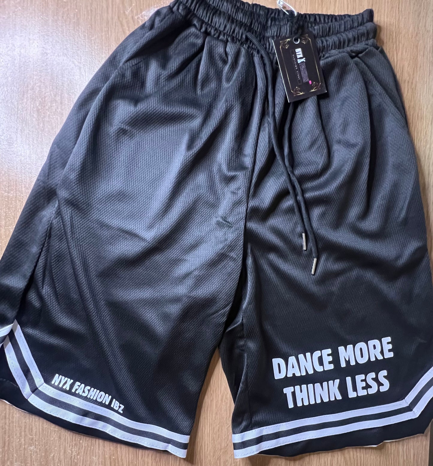Shorts deportivos de hombre largos "Dance more think less"