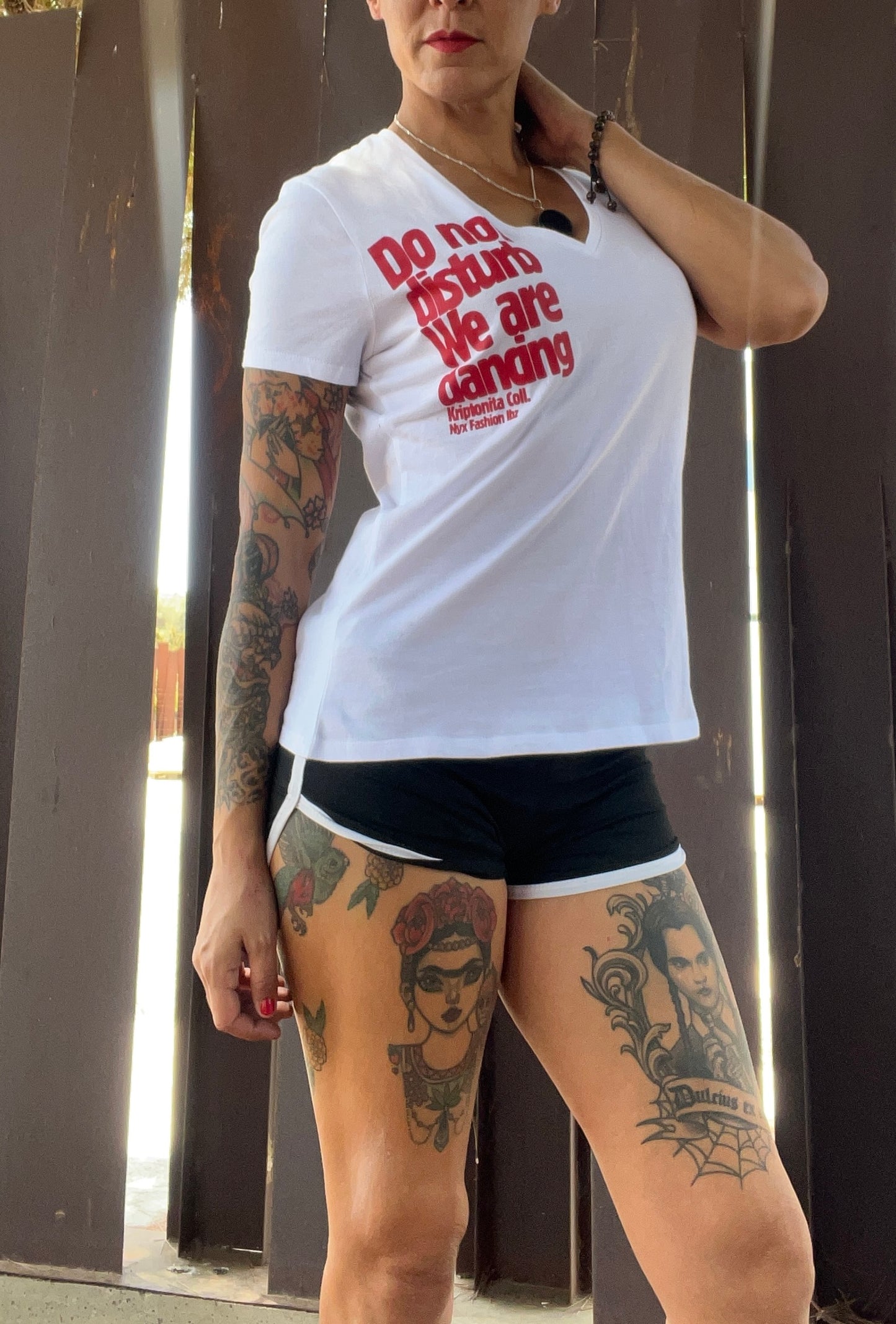Camiseta mujer Do not disturb we are dancing Kriptonita Coll.