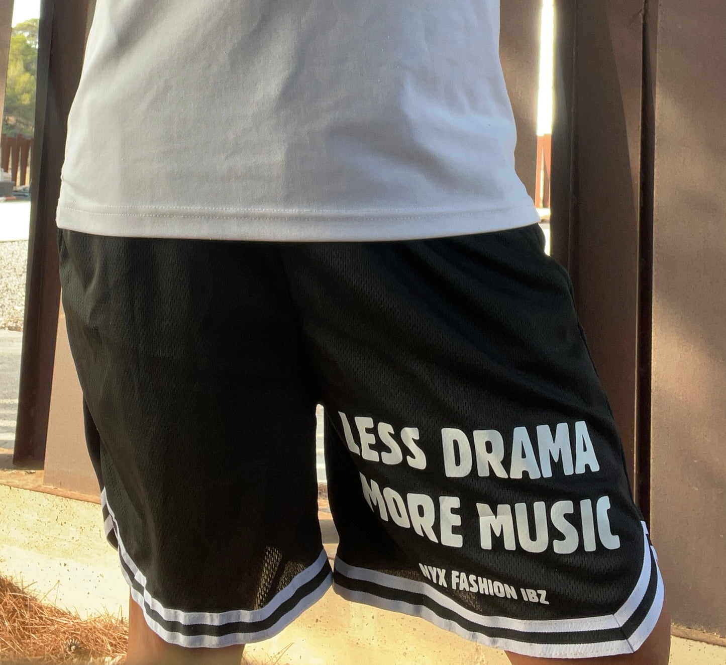 Shorts basket deportivos de hombre largos Less Drama More Music