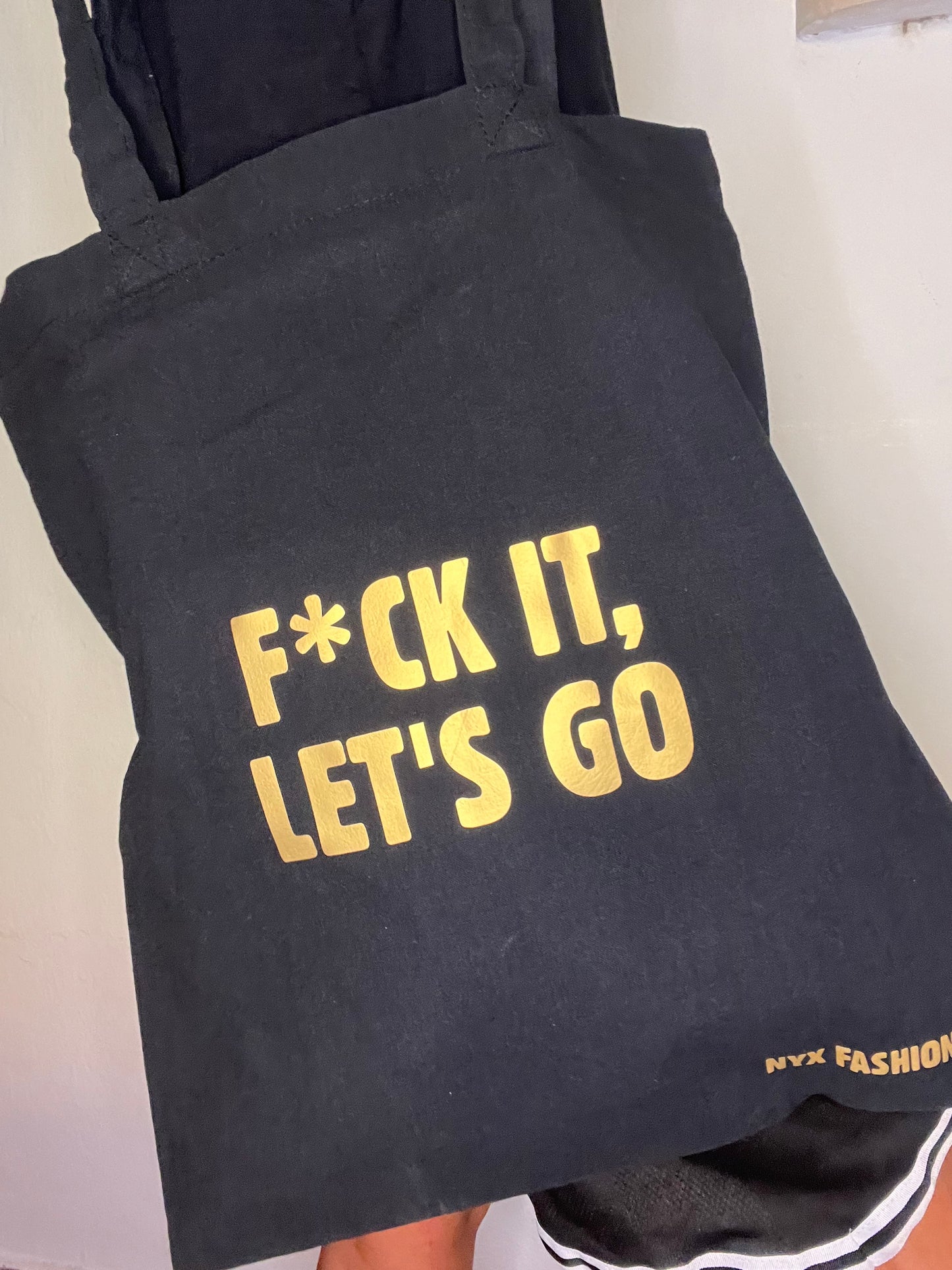 Tote bag negra F*ck it letś go dorado Nyx Fashion Ibz