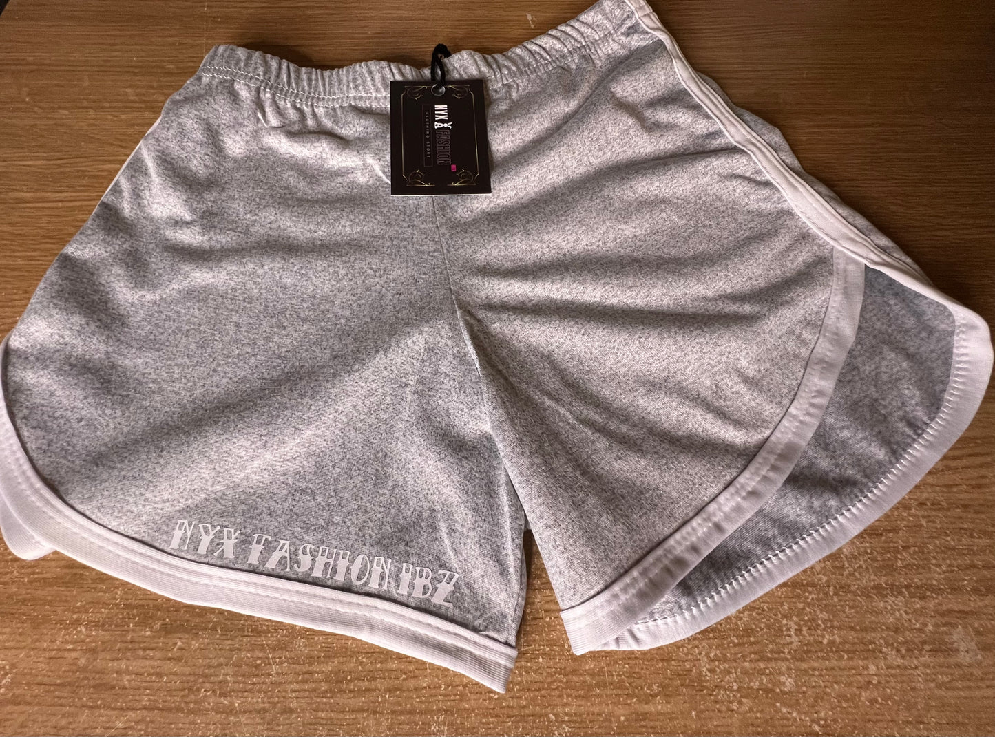 Shorts deportivos mujer gris music is my religion