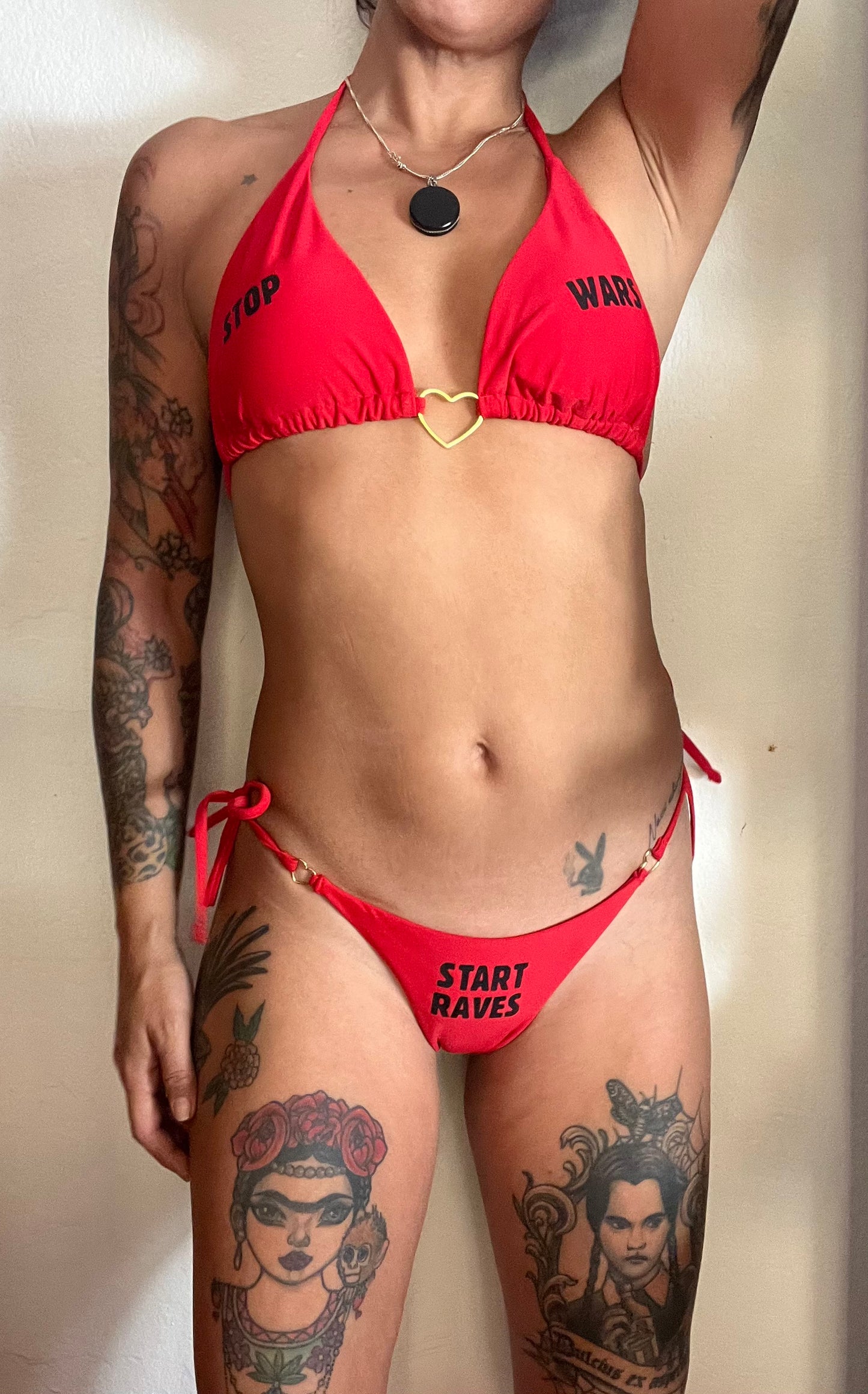 “Stop Wars Start Raves” Bikini rojo