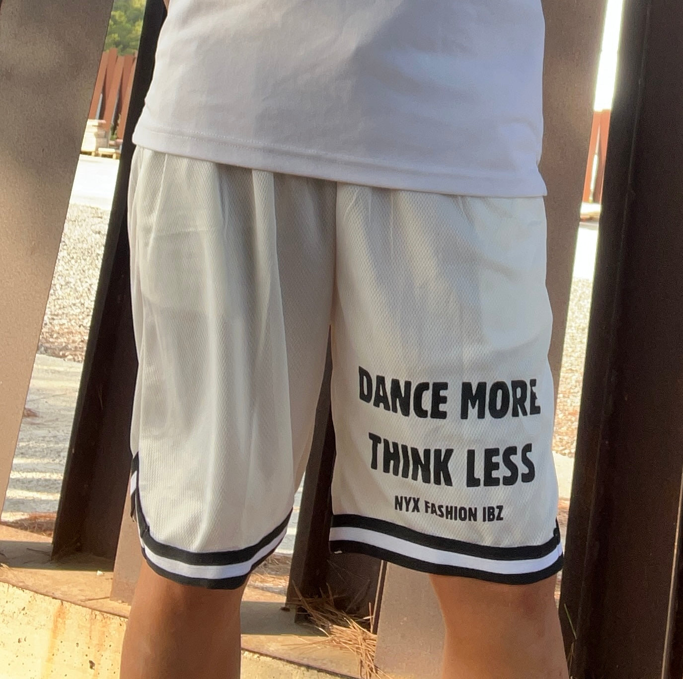Shorts basket blancos deportivos de hombre largos dance more think Less