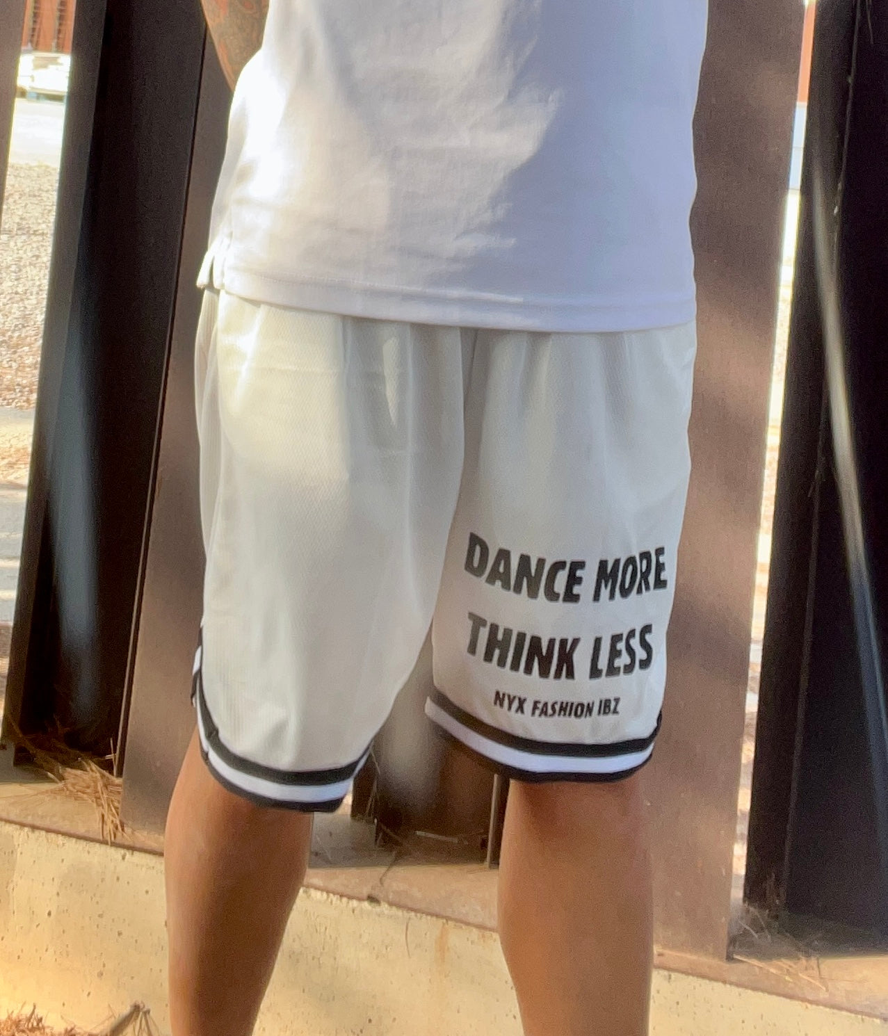 Shorts basket blancos deportivos de hombre largos dance more think Less