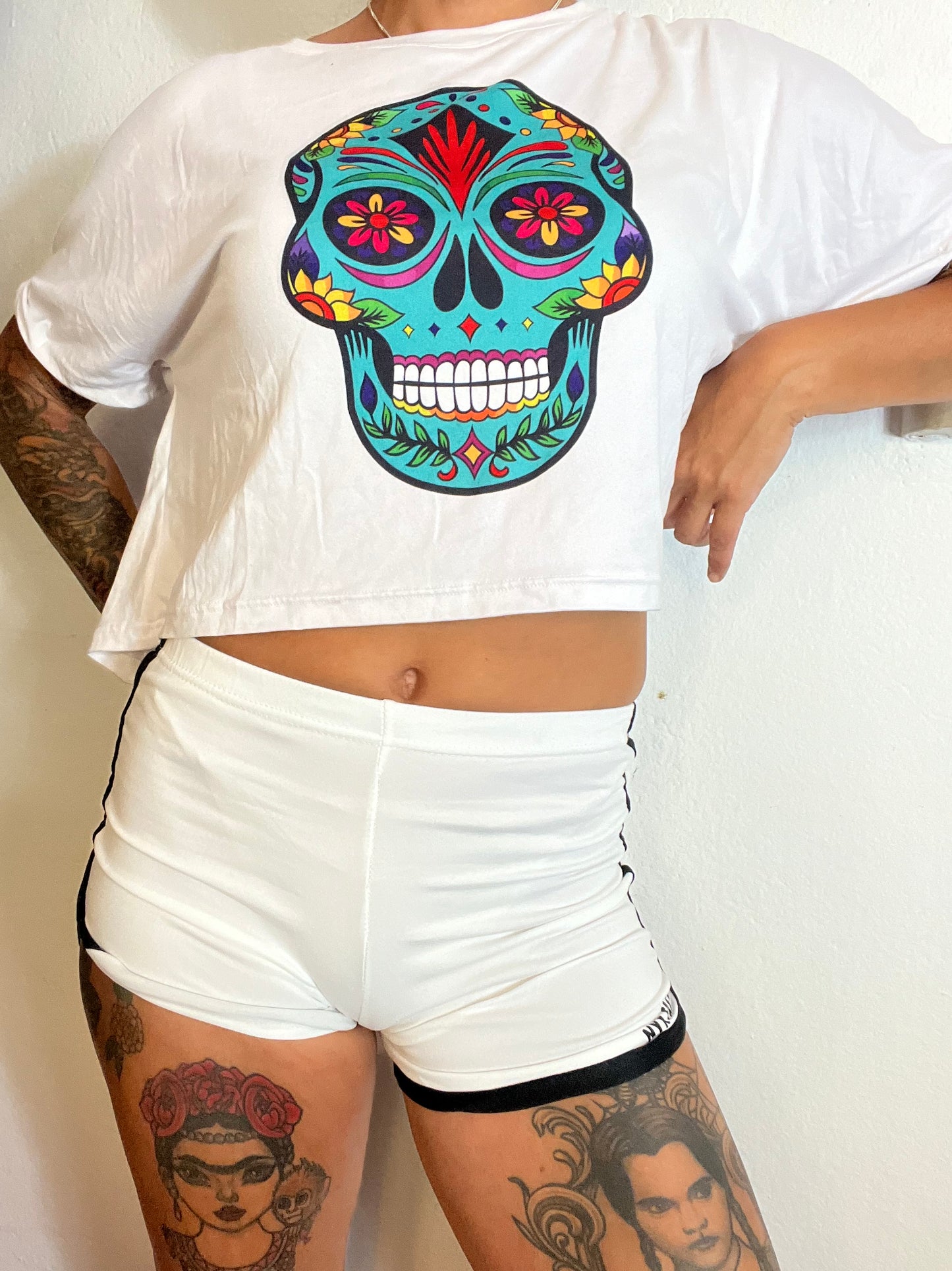 Crop top blanco calavera de azucar turquesa Back to Black Nyx Fashion Ibz