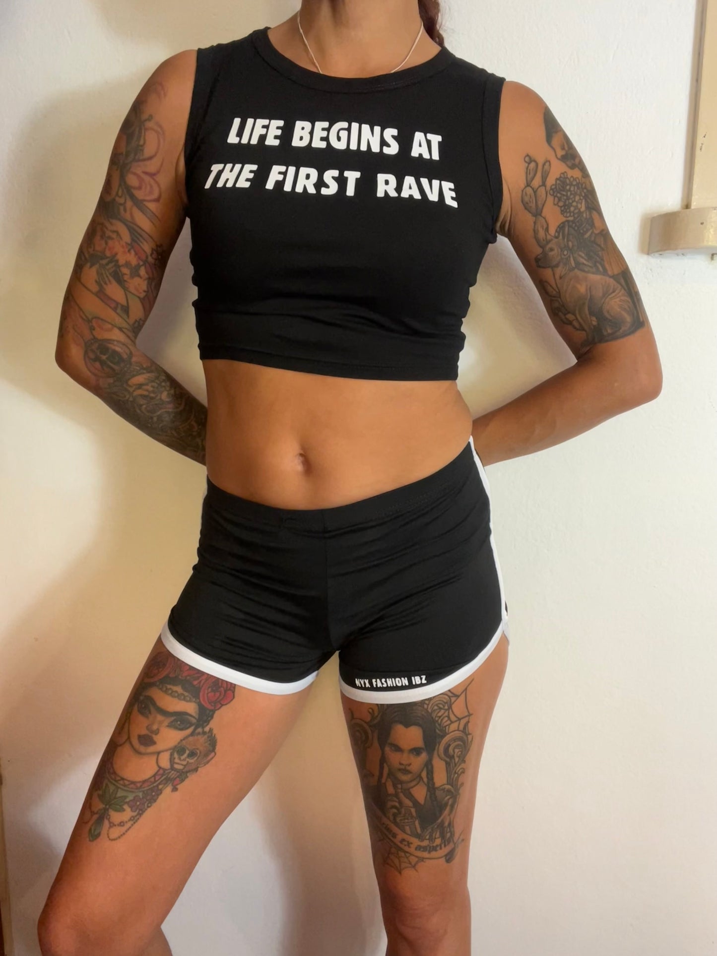 Top corto life begins at the First rave de Nyx Fashion Ibz