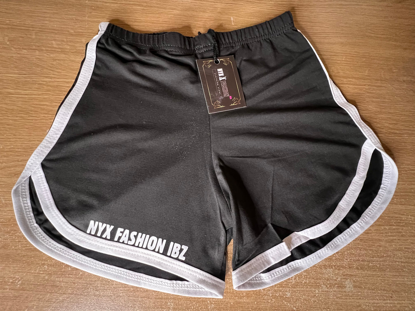 Shorts deportivos mujer follow nobody except the beat