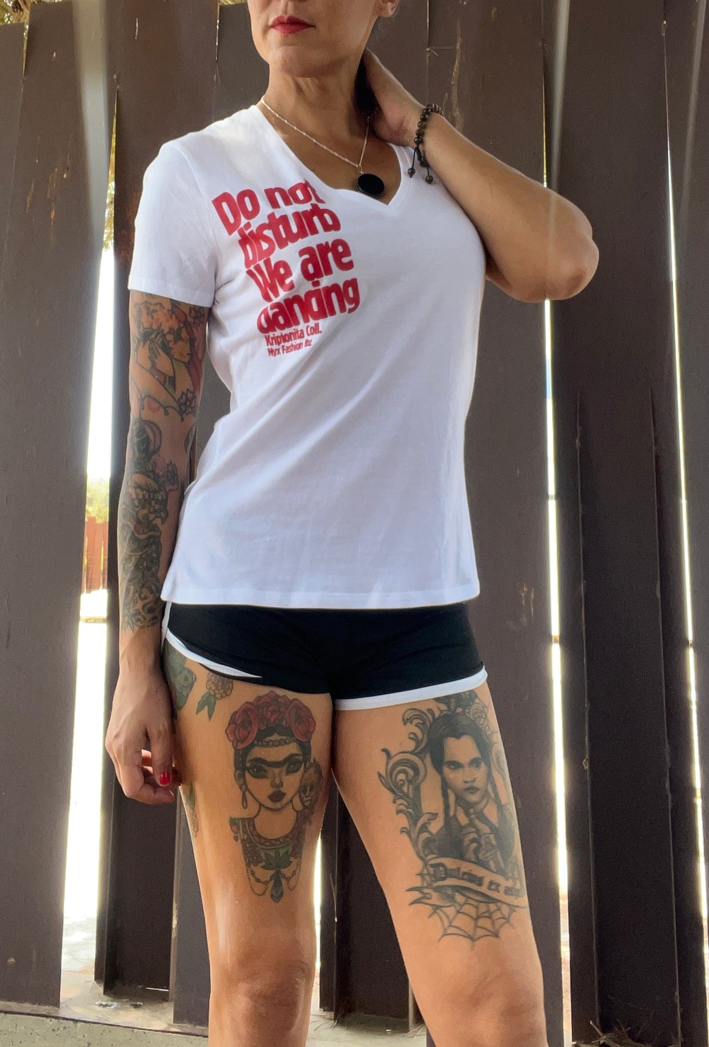 Camiseta mujer Do not disturb we are dancing Kriptonita Coll.