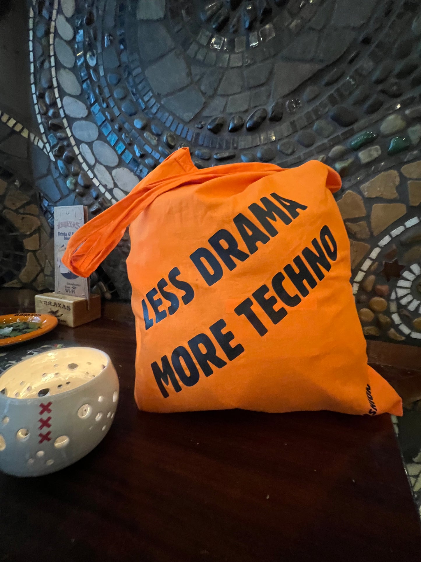 Tote bag naranja less drama more techno Nyx Fashion Ibz
