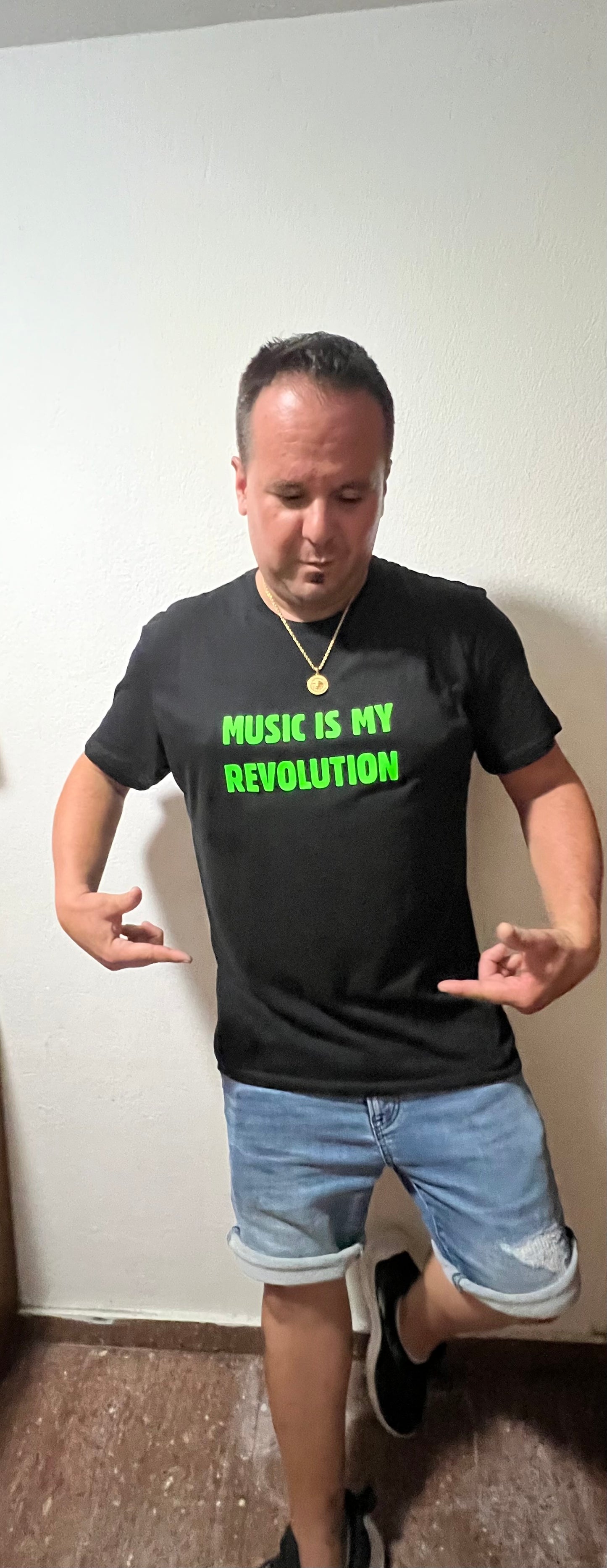 Camiseta music is my revolution algodón