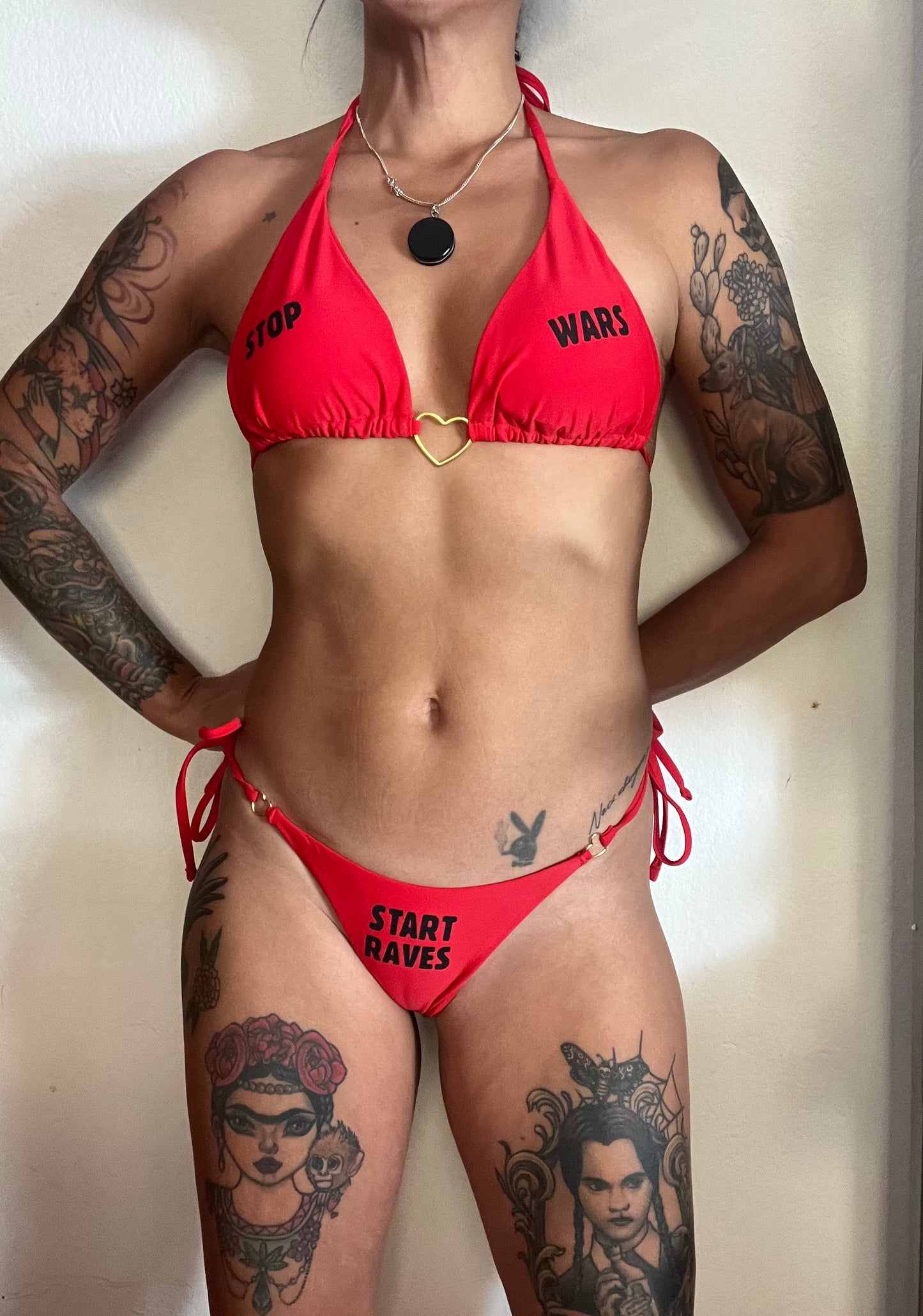 “Stop Wars Start Raves” Bikini rojo