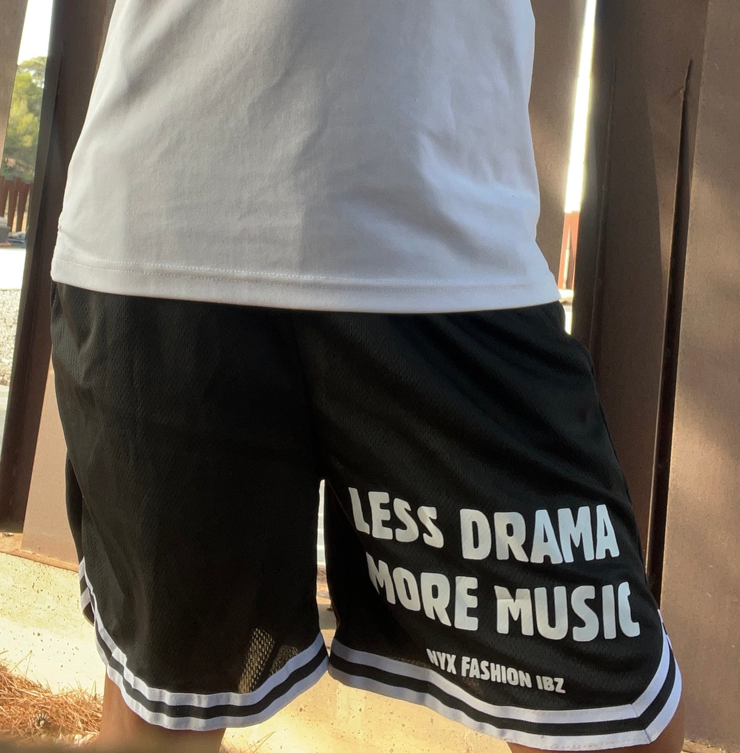 Shorts basket deportivos de hombre largos Less Drama More Music