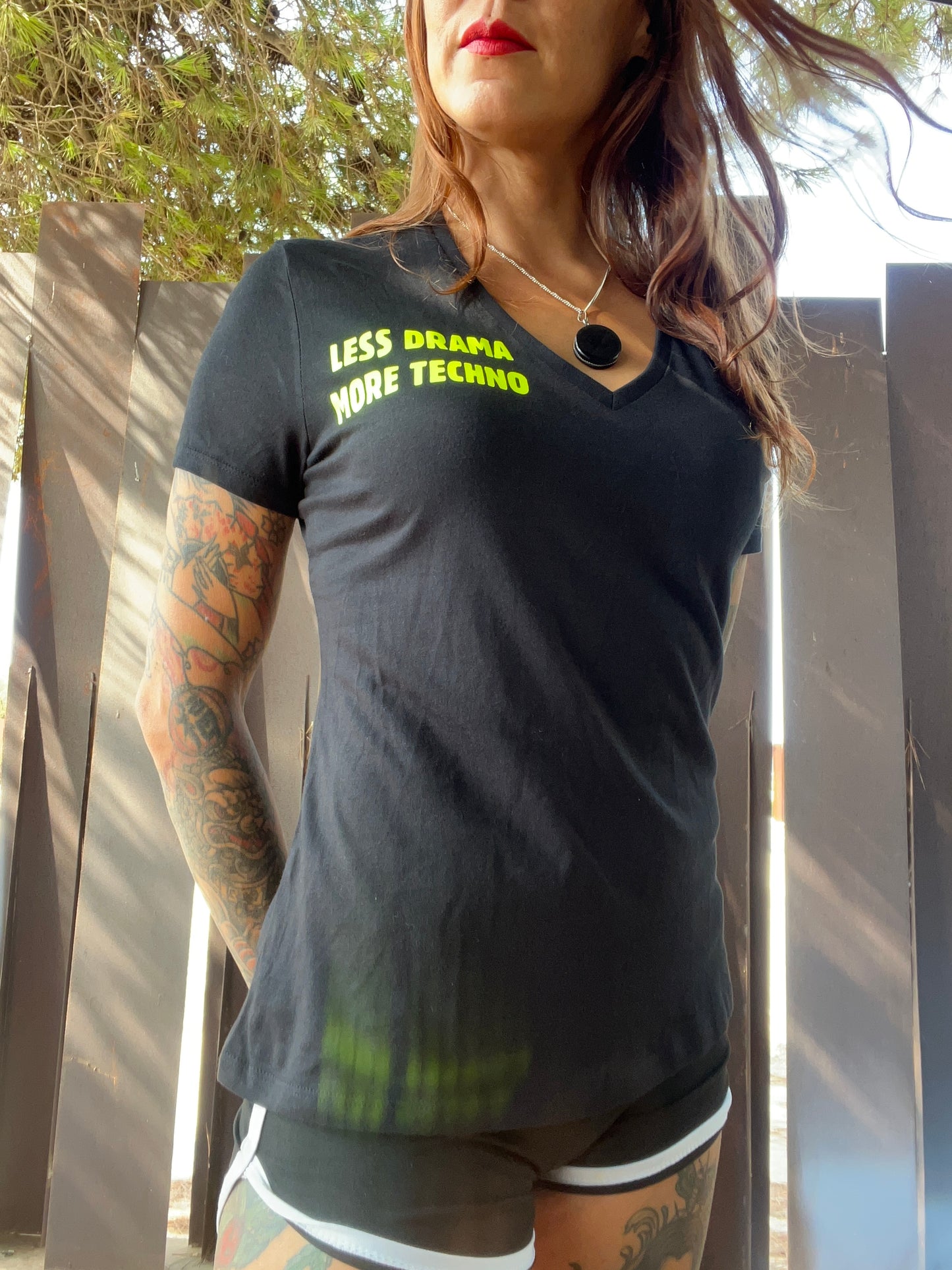 Camiseta Less drama more Techno algodón