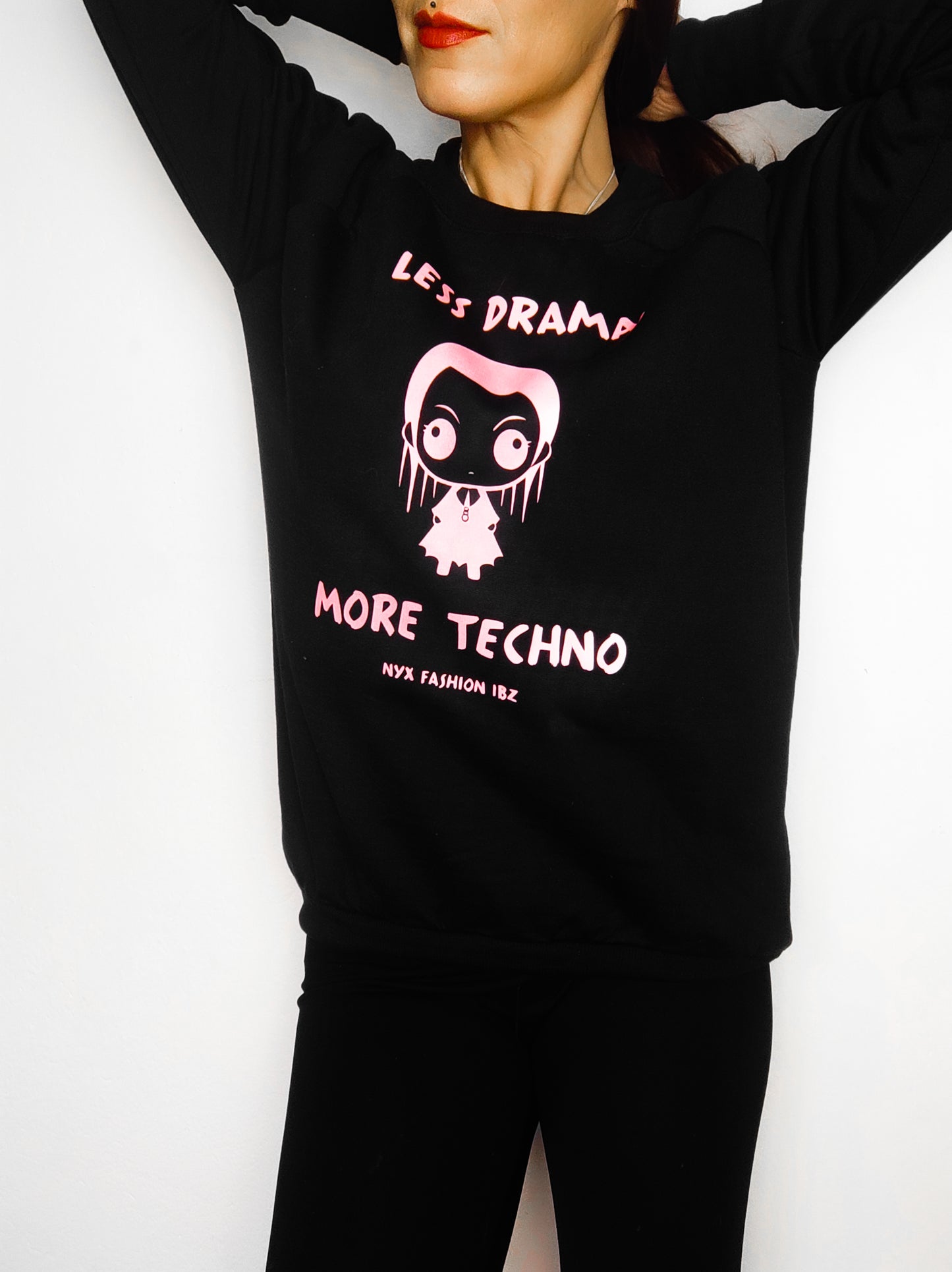 Sudadera Less Drama More Techno Muñeca Brilla en la Oscuridad