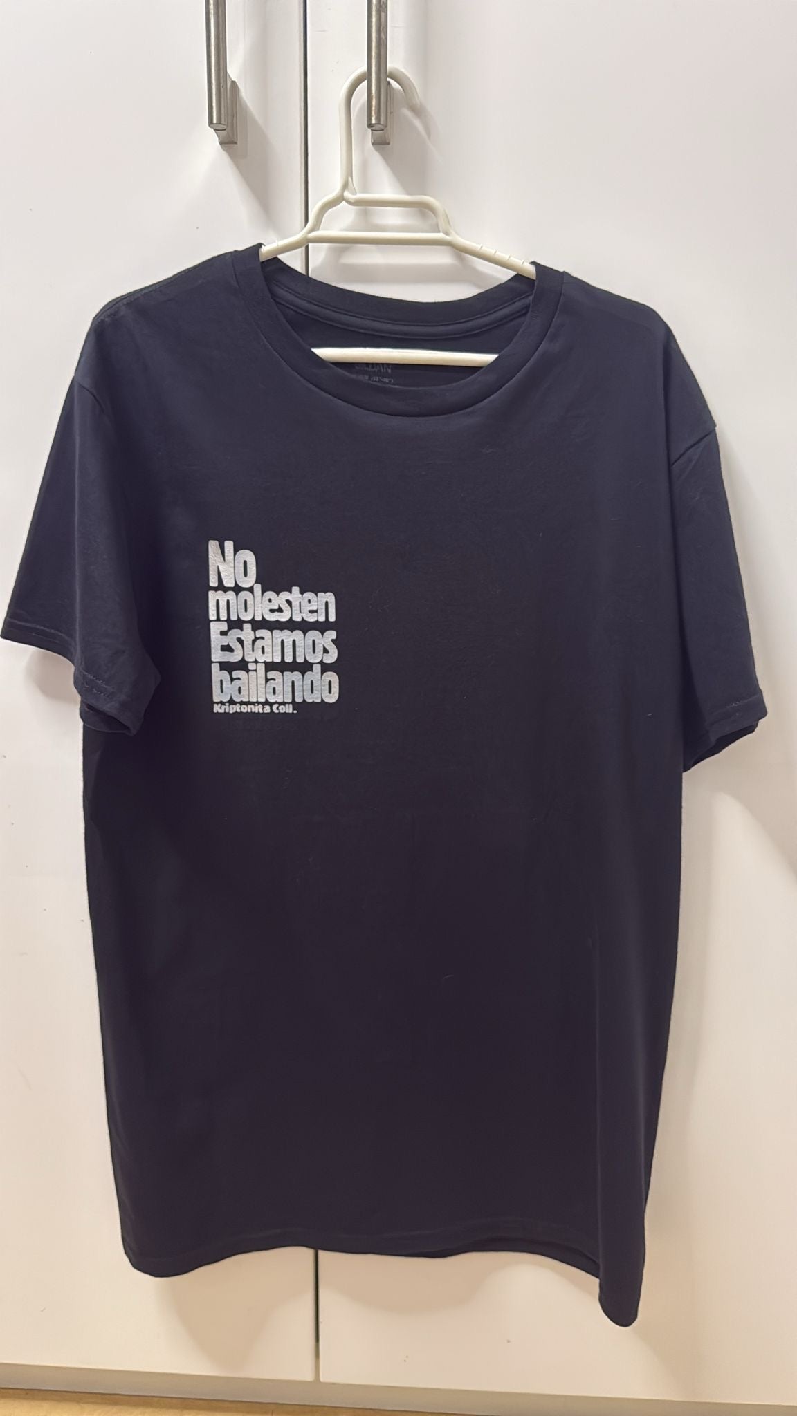 Camiseta No molesten estamos bailando Kriptonita Coll.
