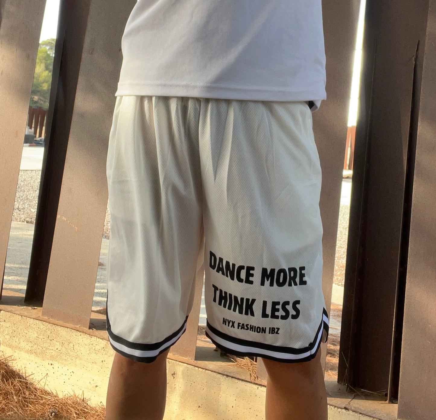 Shorts basket blancos deportivos de hombre largos dance more think Less