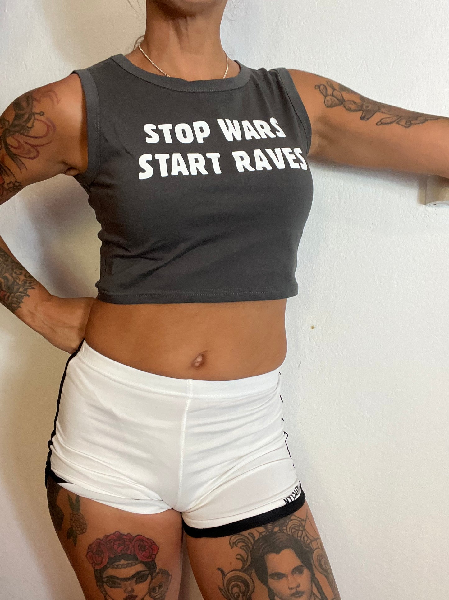 Top corto stop Wars Start Raves de Nyx Fashion Ibz