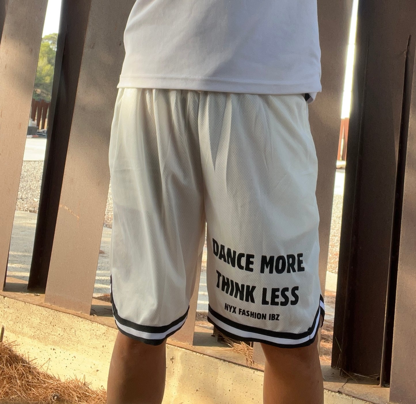 Shorts basket blancos deportivos de hombre largos dance more think Less