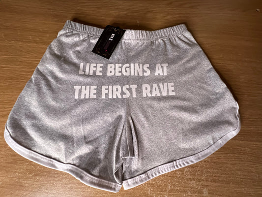 Shorts deportivos mujer life Begins at the first Rave