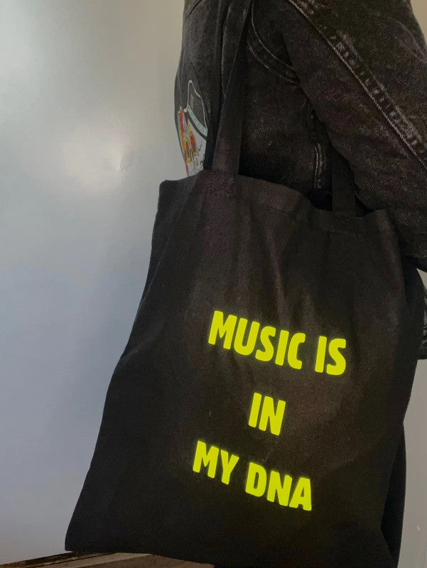 Bolso tote negro Music is in my DNA - Brilla en la oscuridad de Nyx Fashion Ibz
