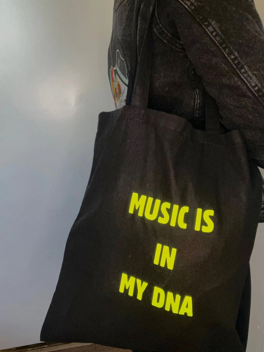 Bolso tote negro Music is in my DNA - Brilla en la oscuridad de Nyx Fashion Ibz