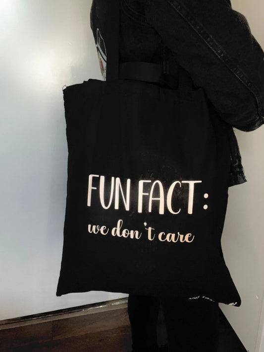Bolso tote negro Fun fact we Don’T care, de Nyx Fashion Ibz