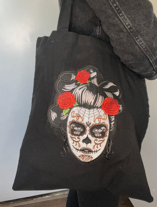 Tote bag negra catrina calavera bordada de Nyx Fashion Ibz pieza única