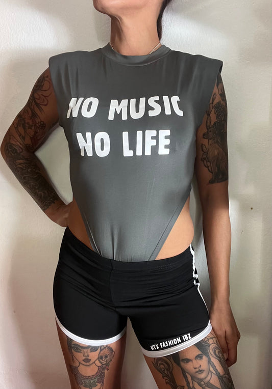 Body gris con hombreras No music no life