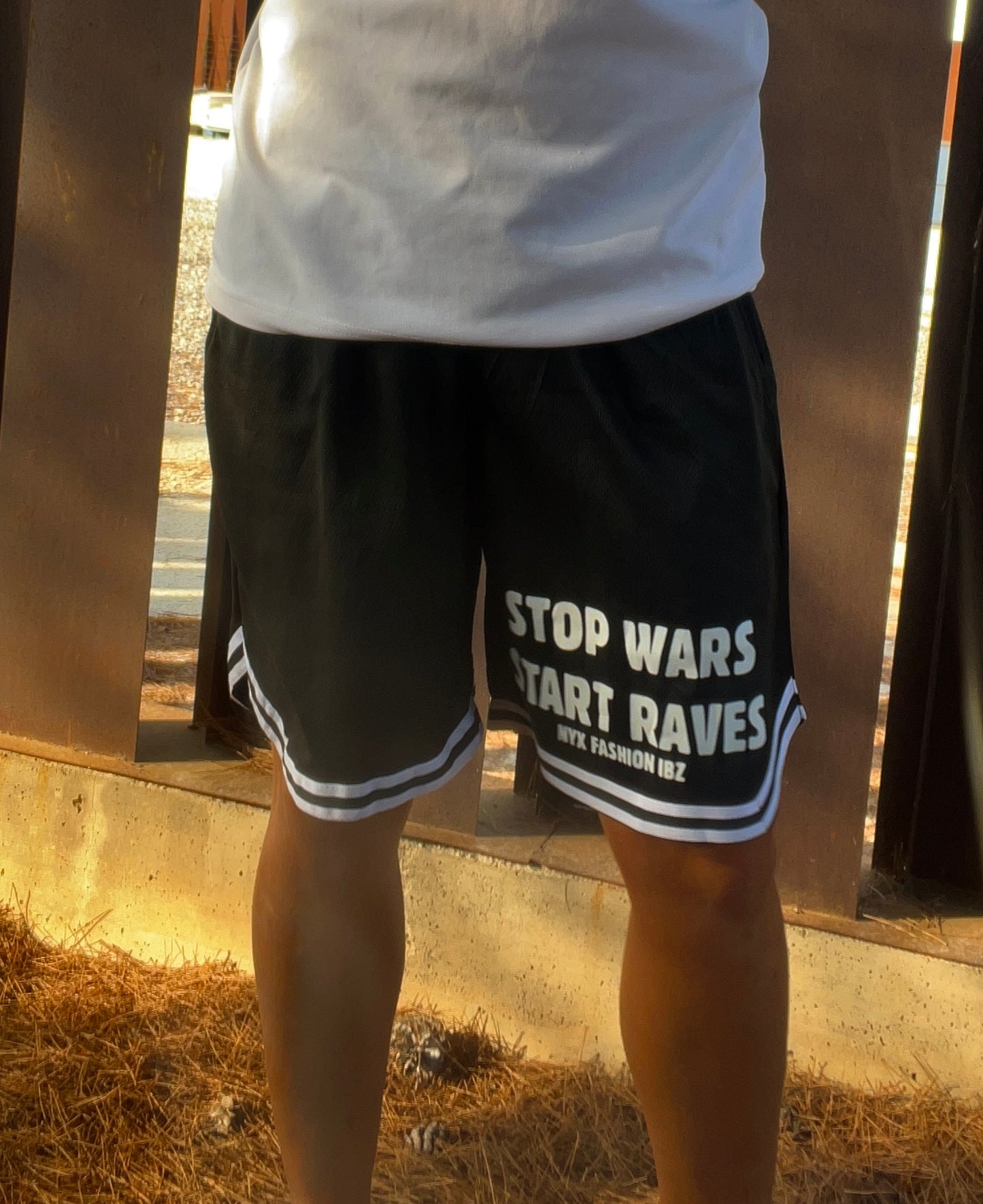 Shorts basket deportivos de hombre largos Stop Wars Start Raves
