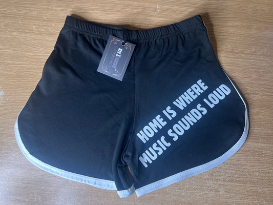 Shorts deportivos mujer "Home is where music sounds loud" negro