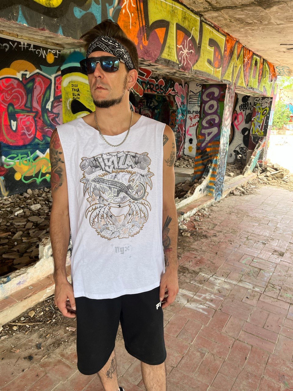 Camiseta mágica Luminaris ibiza sargantana se pinta con el sol