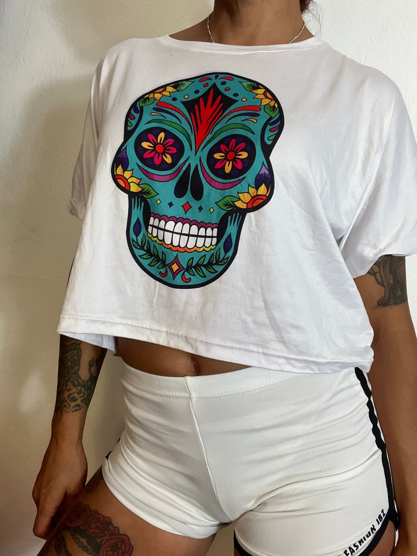 Crop top blanco calavera de azucar turquesa Back to Black Nyx Fashion Ibz