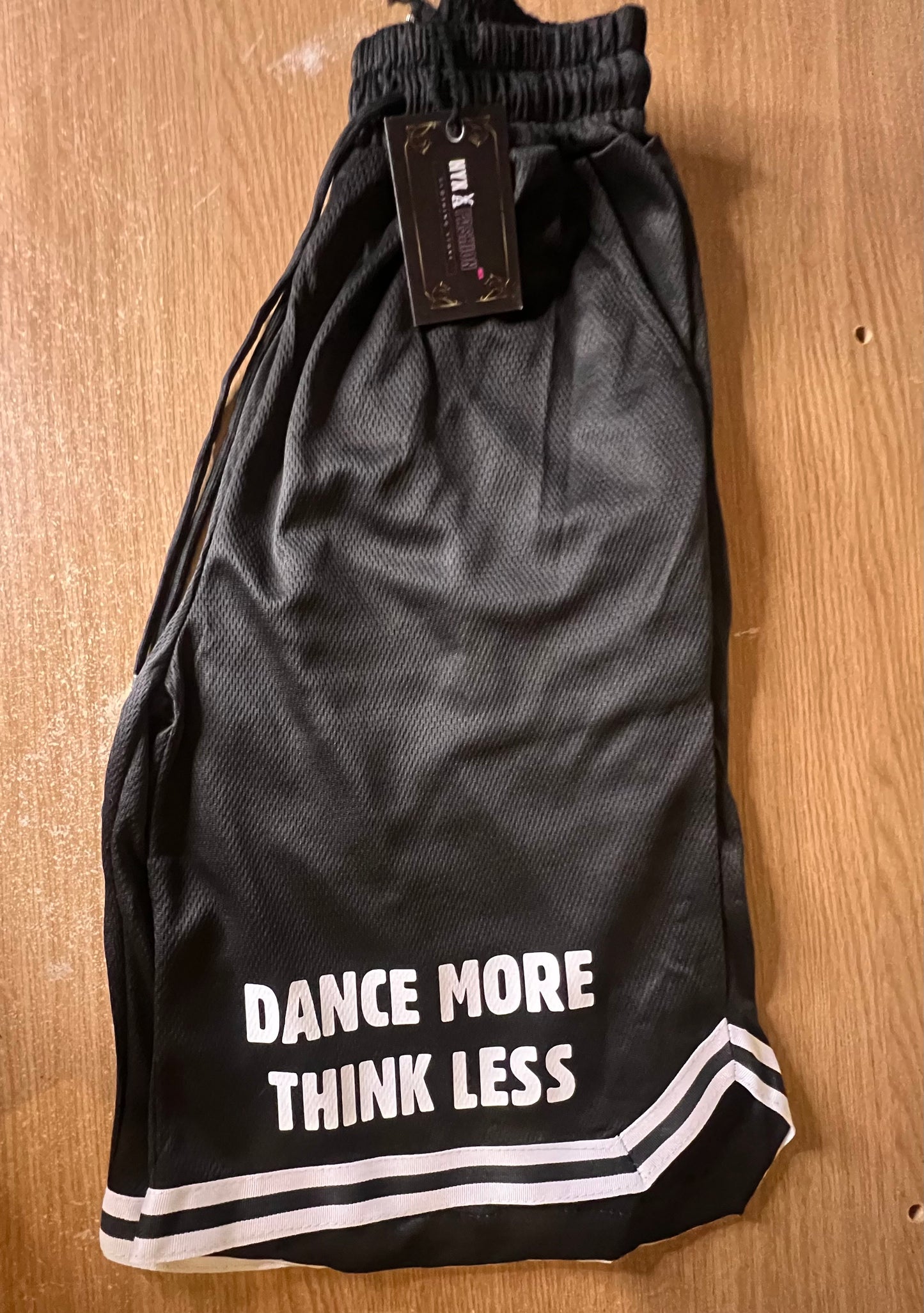 Shorts deportivos de hombre largos "Dance more think less"