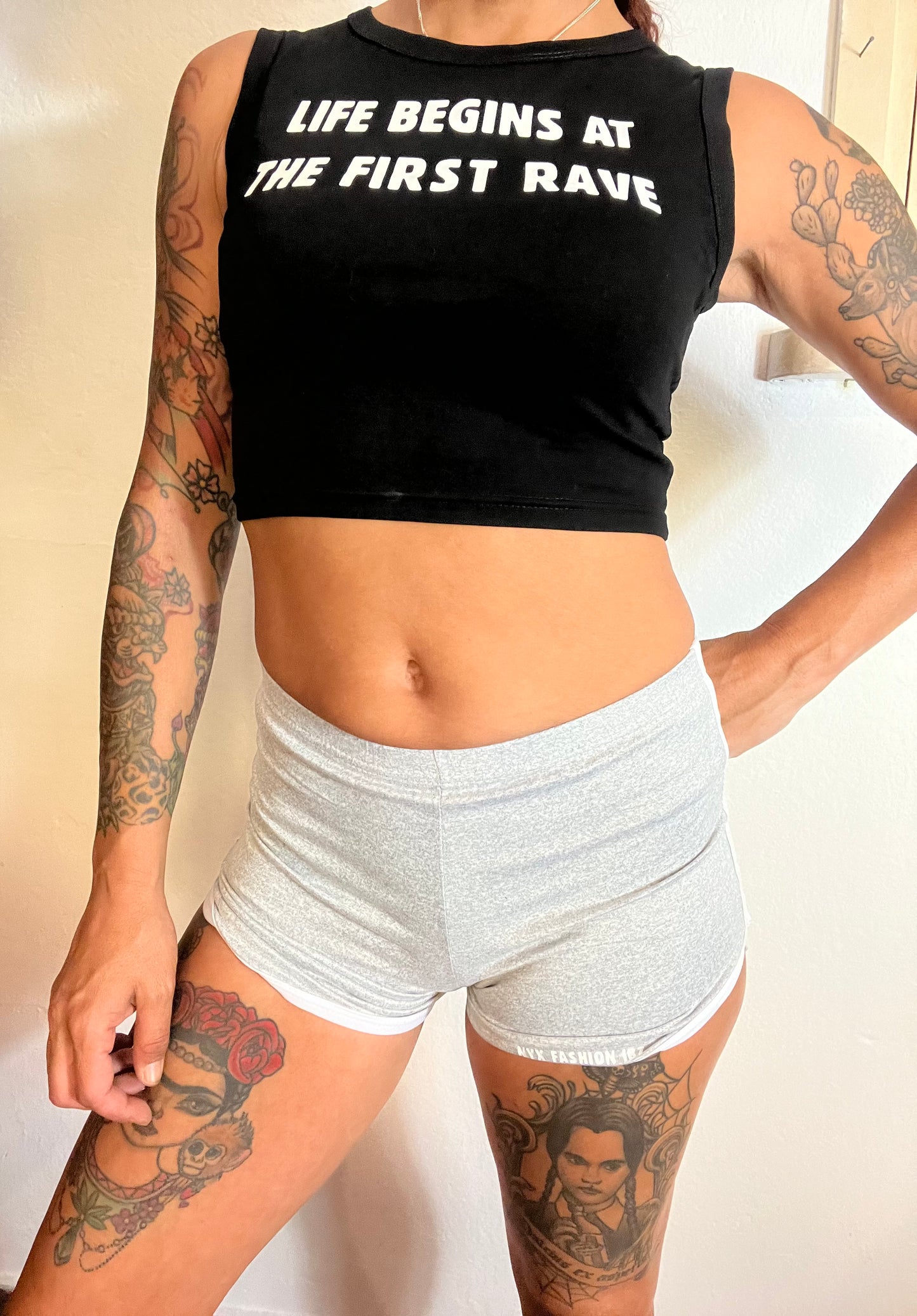 Top corto life begins at the First rave de Nyx Fashion Ibz