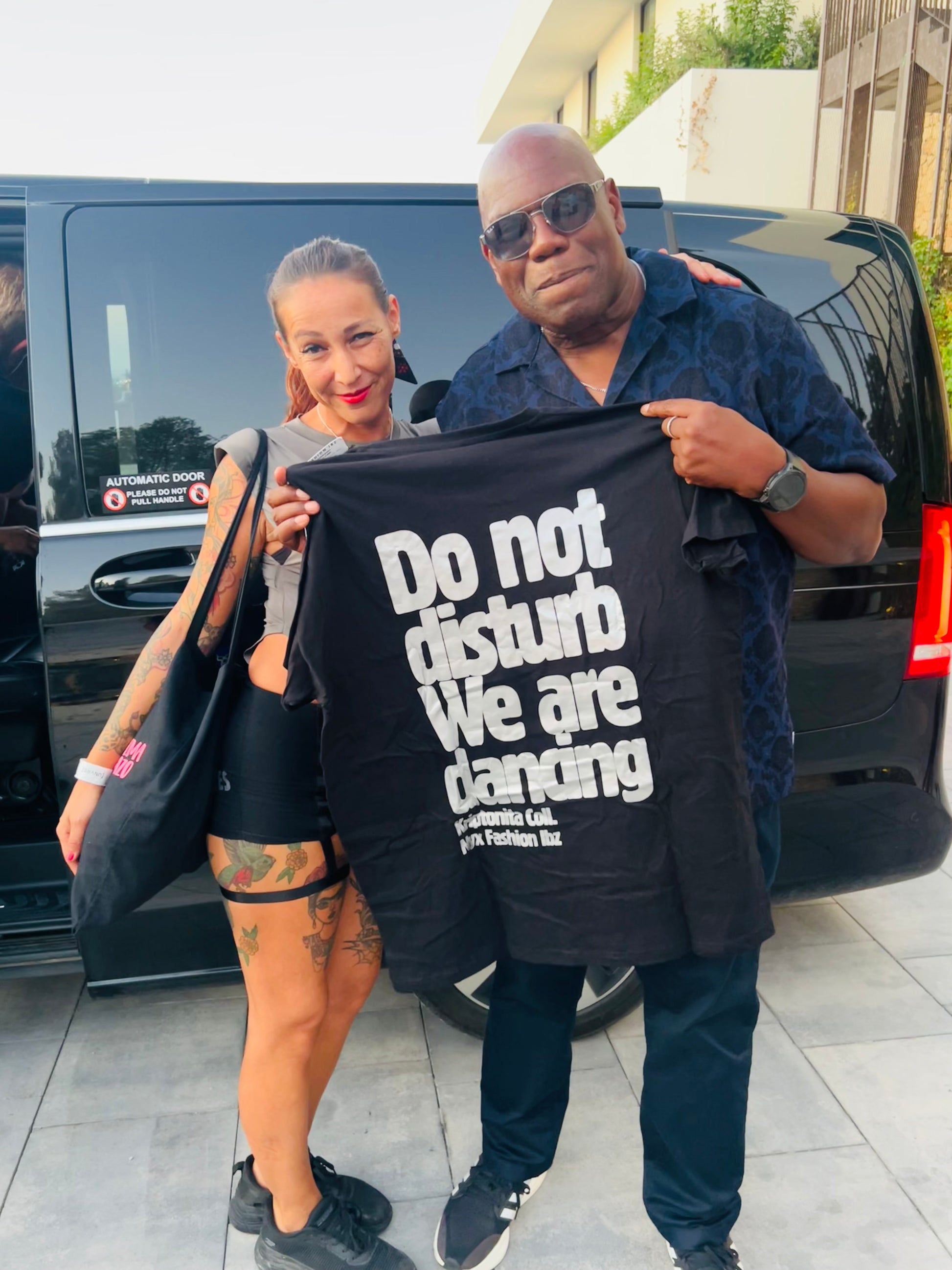 Camiseta Do not disturb we are dancing Kriptonita Coll.