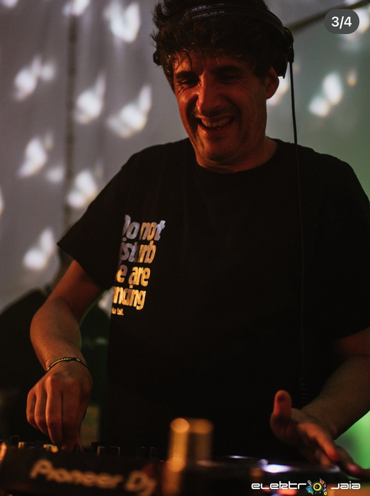 Camiseta Do not disturb we are dancing Kriptonita Coll.