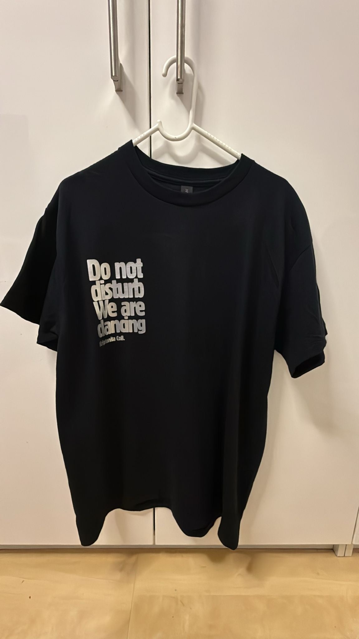 Camiseta Do not disturb we are dancing Kriptonita Coll.