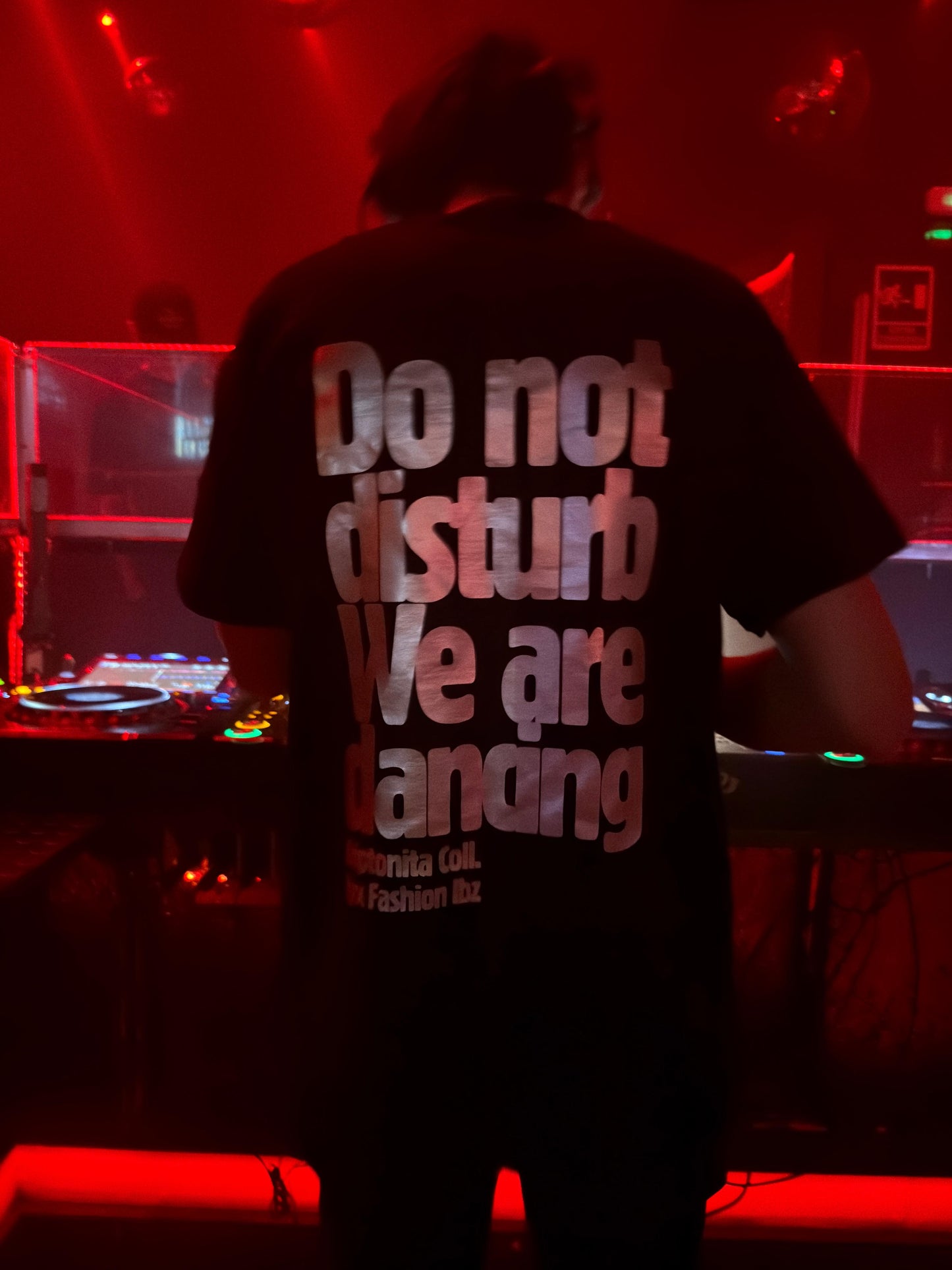Camiseta Do not disturb we are dancing Kriptonita Coll.