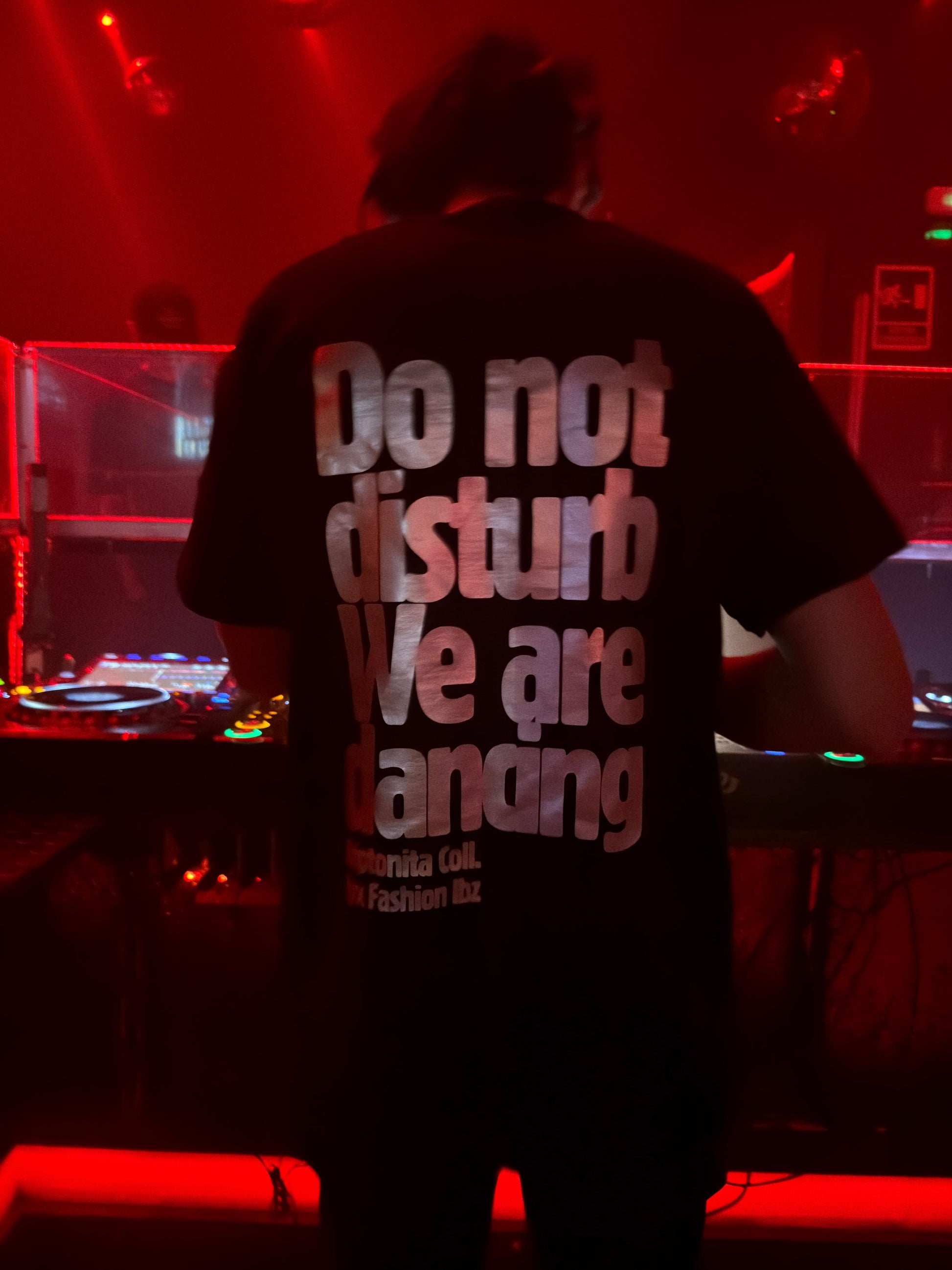Camiseta Do not disturb we are dancing Kriptonita Coll.