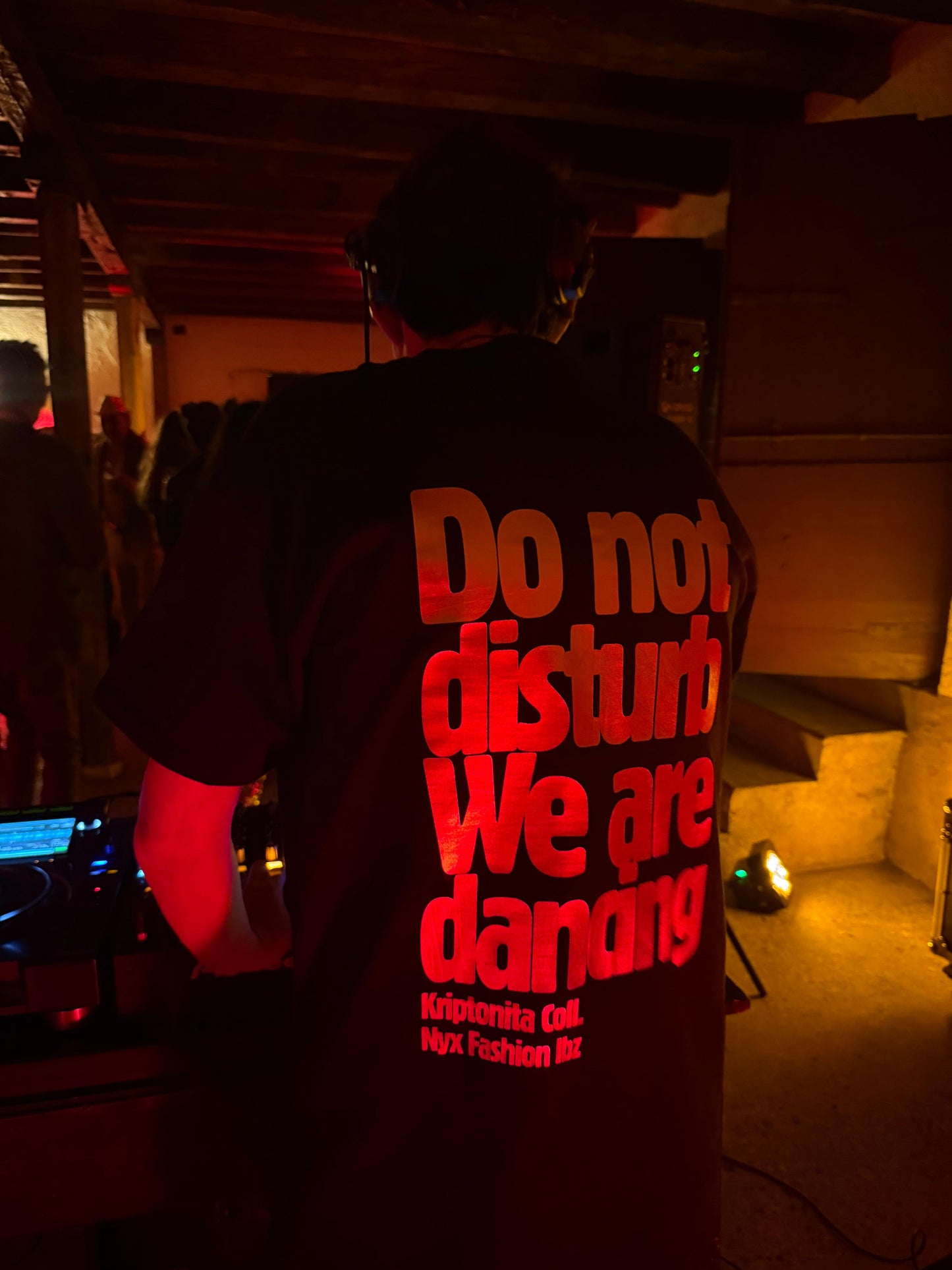 Camiseta Do not disturb we are dancing Kriptonita Coll.