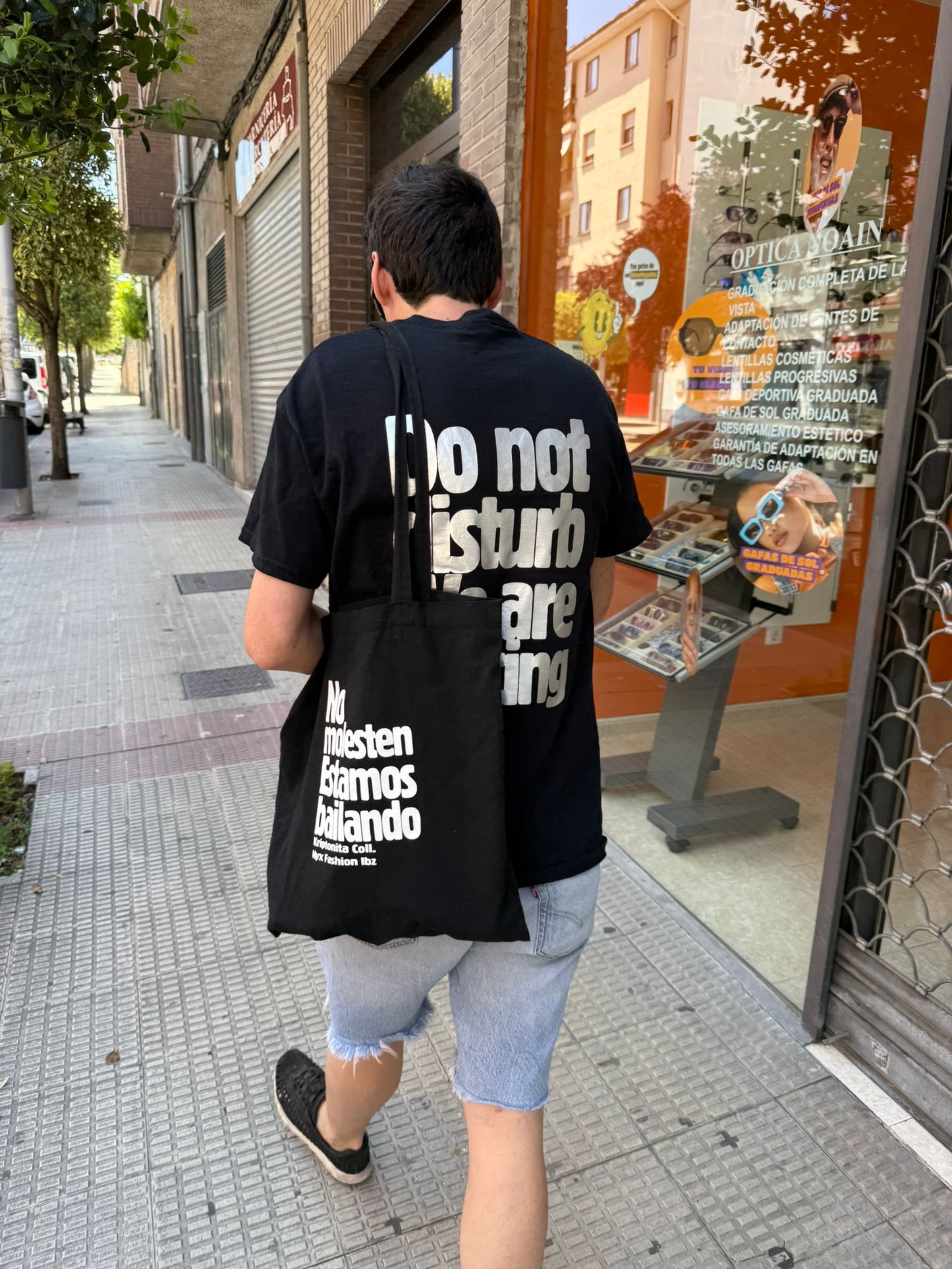 Camiseta Do not disturb we are dancing Kriptonita Coll.