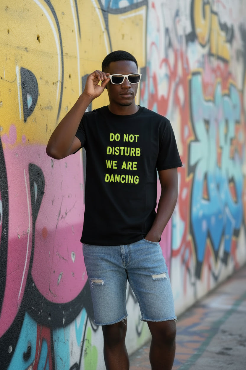 Camiseta Manga Corta do not disturb we are dancing Negra Nyx Fashion Ibz