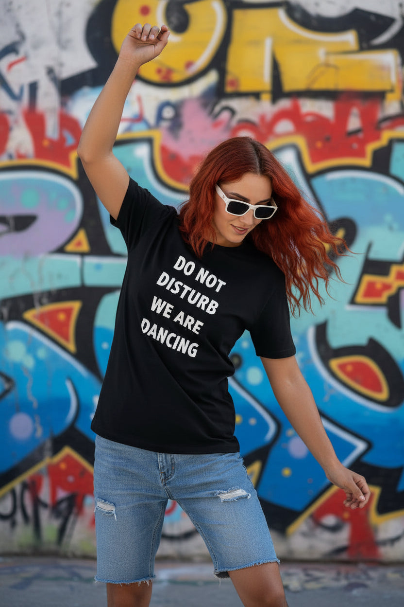 Camiseta Manga Corta do not disturb we are dancing Negra Nyx Fashion Ibz